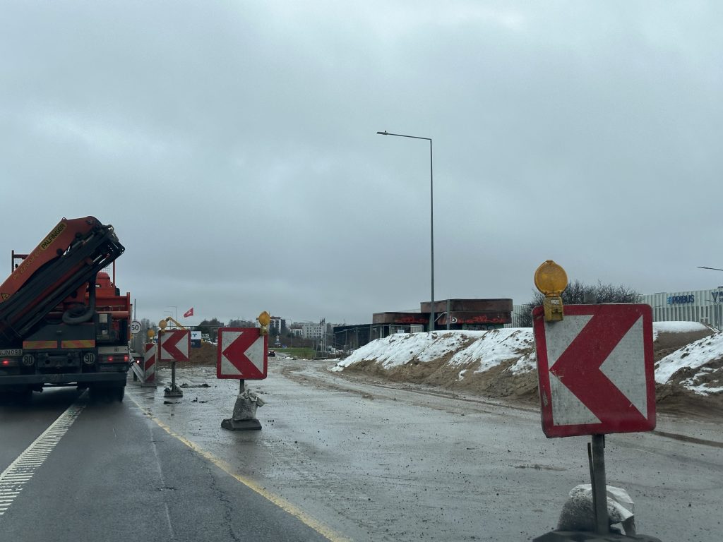 Jungiamasis kelias šalia A2 nuo Tarandės g. (Tarandės g.) - Tänav - ehituse fotod