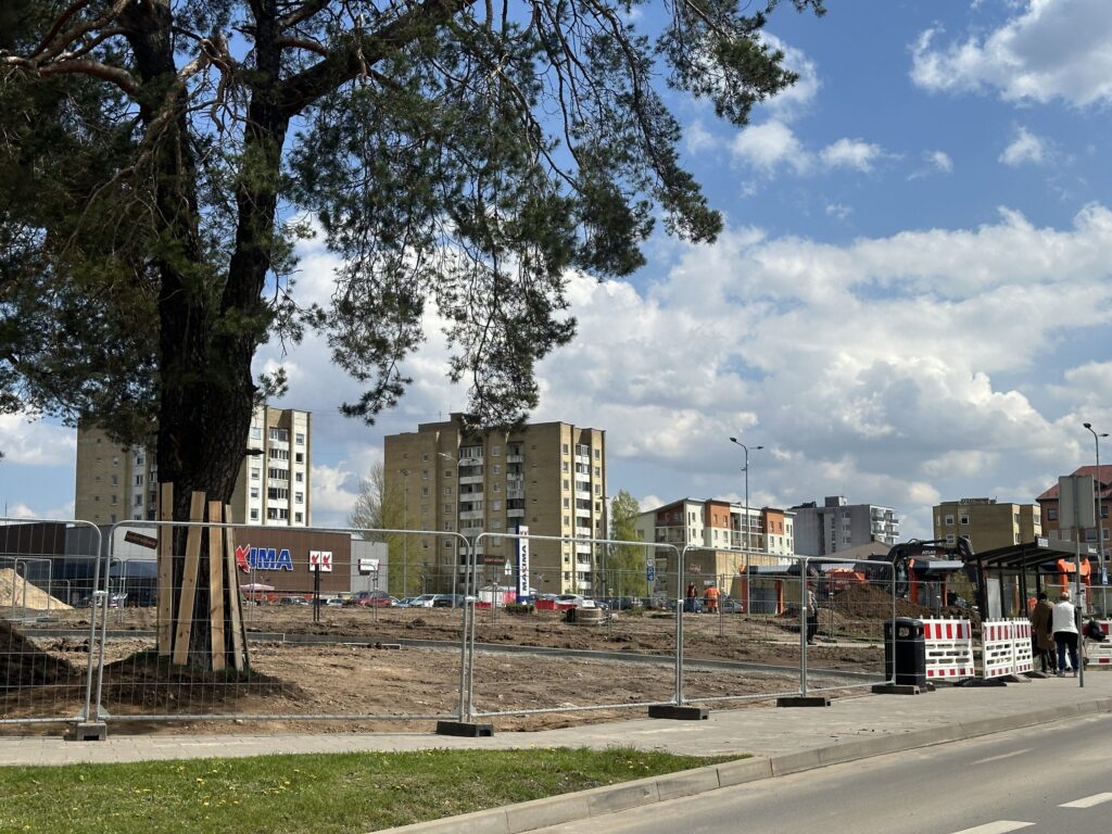 Grigiškių šv. Dvasios bažnyčios teritorija (Kovo 11-osios g.) - Väljak - ehituse fotod