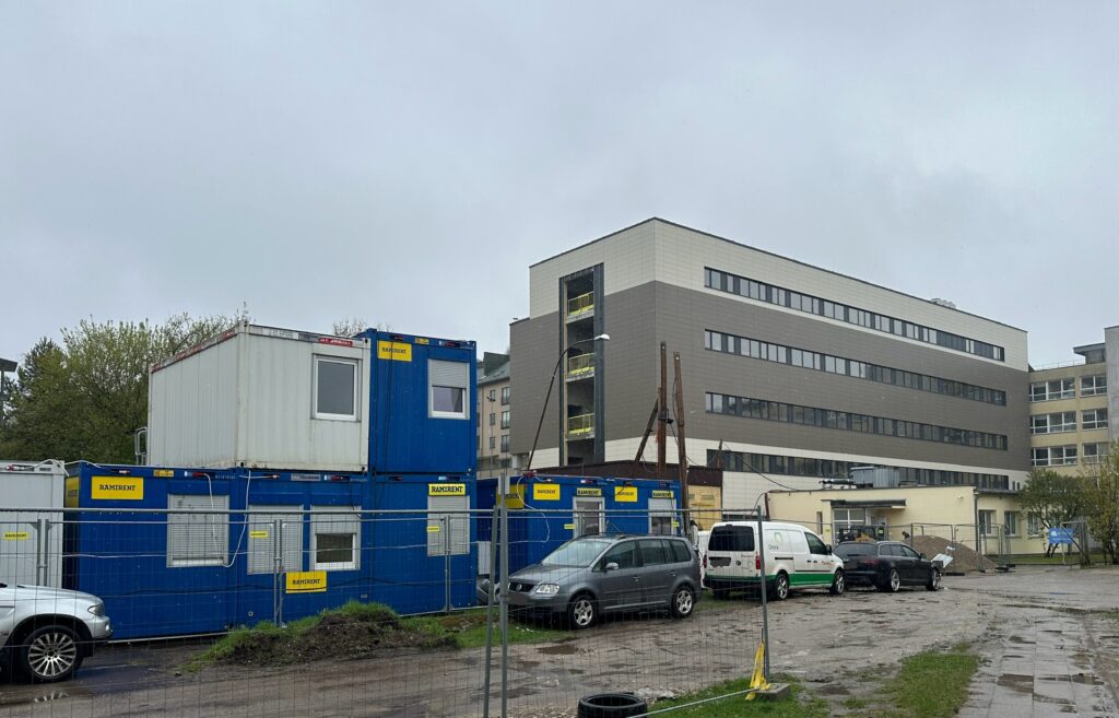 VšĮ Vilniaus miesto klinikinės ligoninės Operacinių, reanimacijos ir hemodializės priestatai (Antakalnio g. 57) - Haigla - ehituse fotod