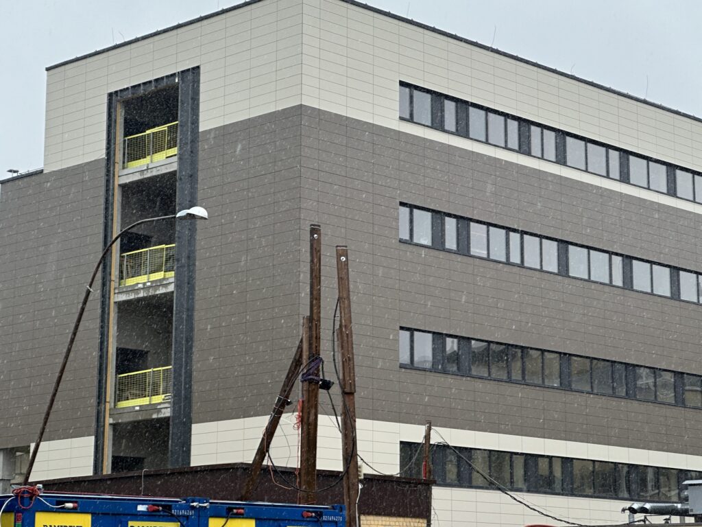 VšĮ Vilniaus miesto klinikinės ligoninės Operacinių, reanimacijos ir hemodializės priestatai (Antakalnio g. 57) - Haigla - ehituse fotod