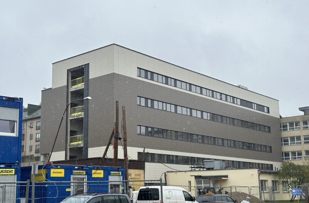 VšĮ Vilniaus miesto klinikinės ligoninės Operacinių, reanimacijos ir hemodializės priestatai (Antakalnio g. 57) - Haigla - ehituse fotod