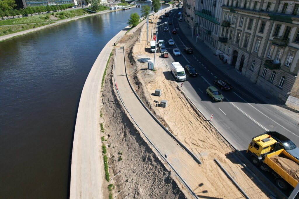 Neries kairiosios krantinės 2 etapas (Žygimantų g., Arsenalo g.) - Dviračių takas, Pakrantė - statybų nuotraukos