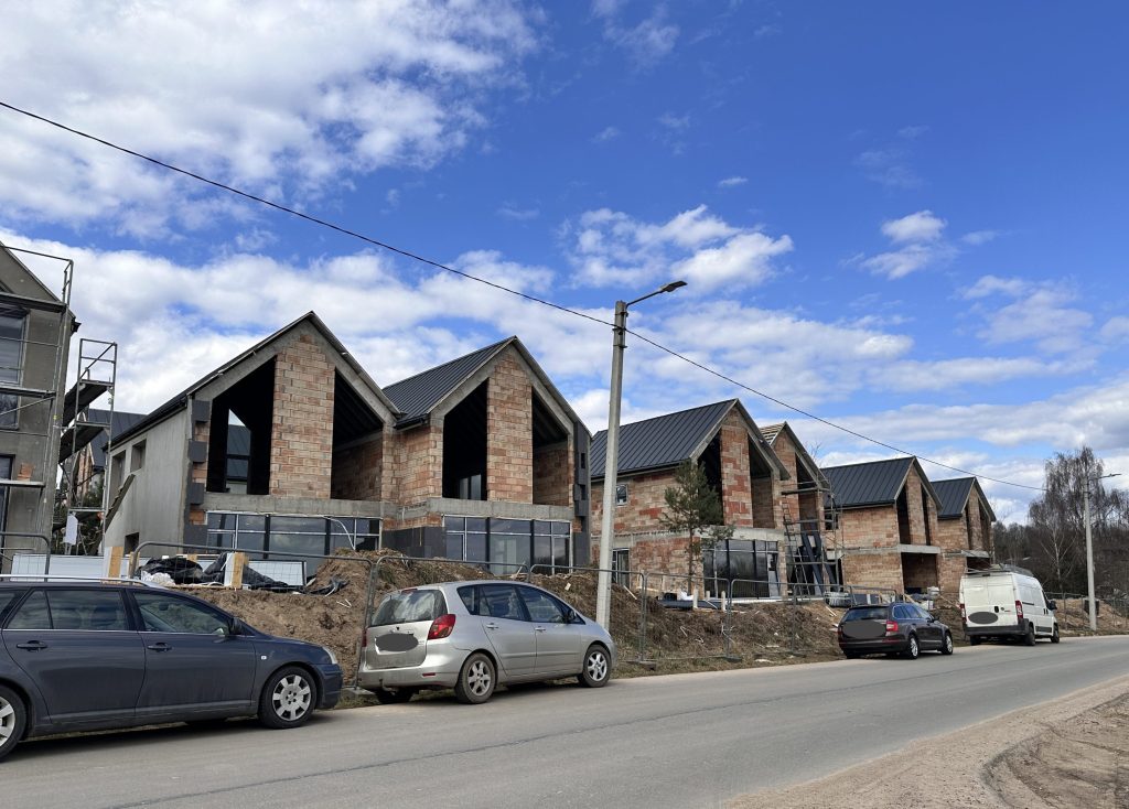 Pavilnio svajos 1 etapas (Žemoji g. 108, 110) - Row housing - construction photos
