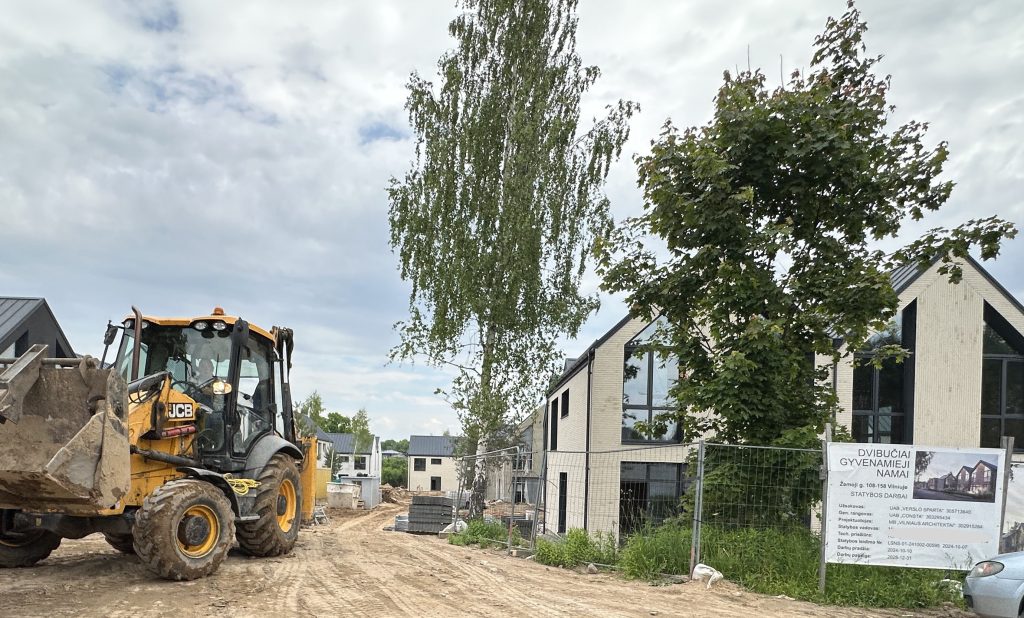 Pavilnio svajos 1 etapas (Žemoji g. 108, 110) - Row housing - construction photos