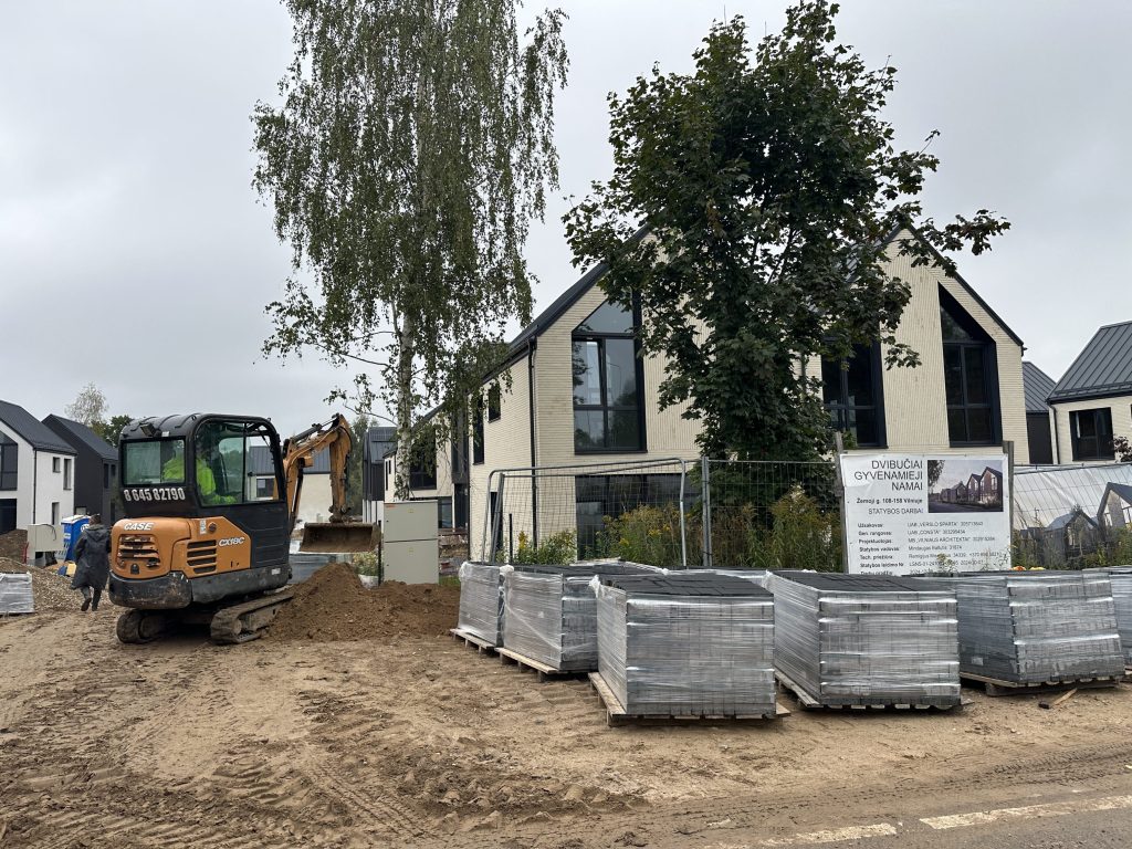 Pavilnio svajos 1 etapas (Žemoji g. 108, 110) - Row housing - construction photos