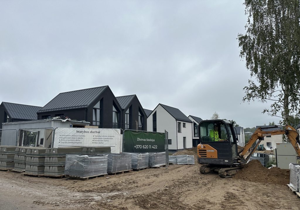 Pavilnio svajos 1 etapas (Žemoji g. 108, 110) - Row housing - construction photos