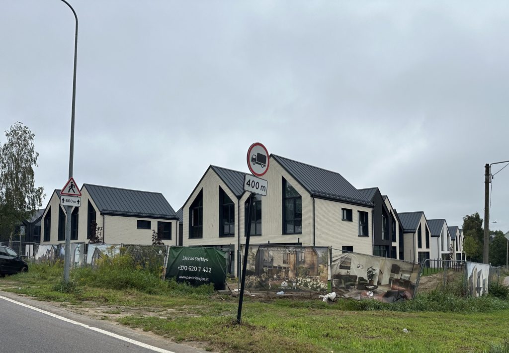 Pavilnio svajos 1 etapas (Žemoji g. 108, 110) - Row housing - construction photos