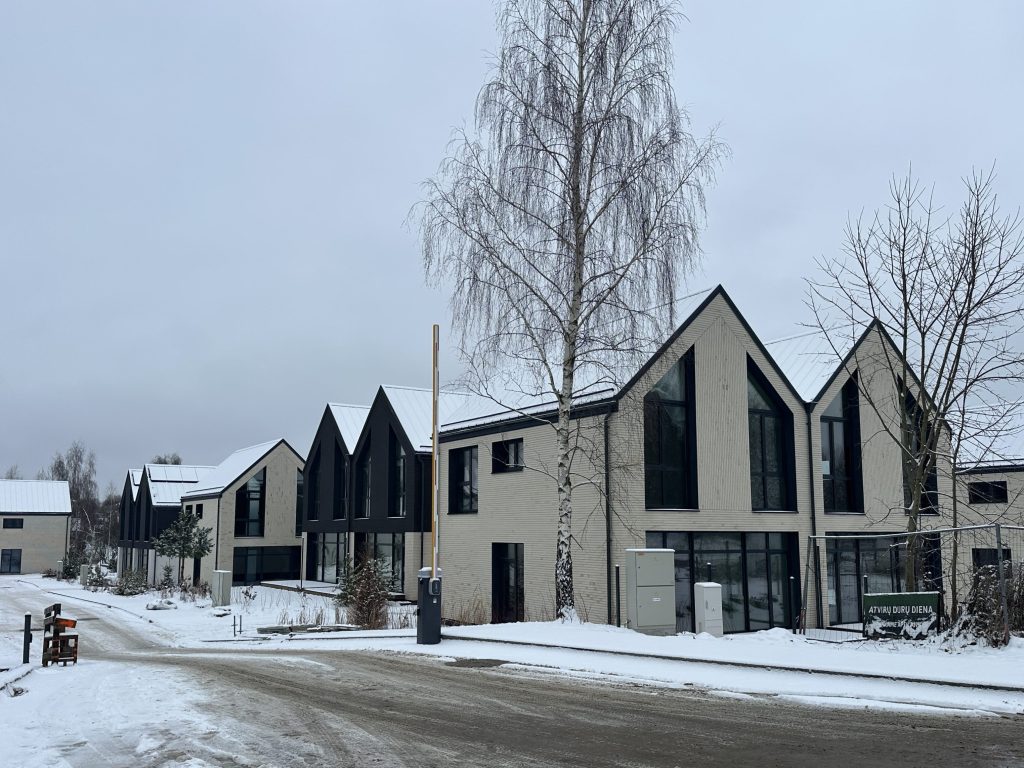 Pavilnio svajos 1 etapas (Žemoji g. 108, 110) - Row housing - construction photos