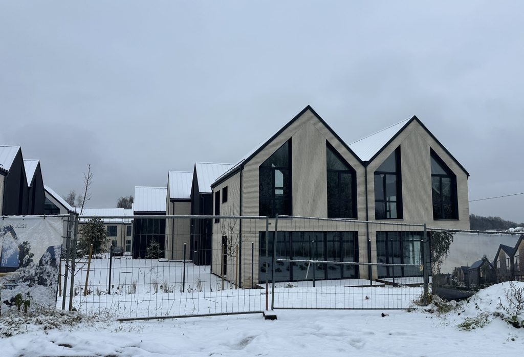 Pavilnio svajos 1 etapas (Žemoji g. 108, 110) - Row housing - construction photos
