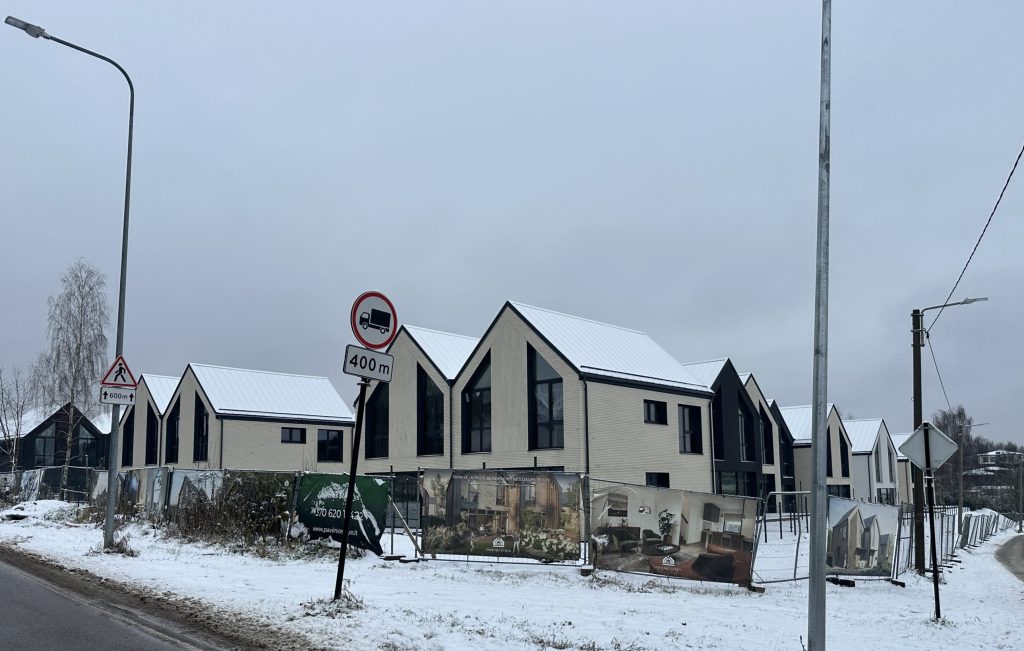 Pavilnio svajos 1 etapas (Žemoji g. 108, 110) - Row housing - construction photos
