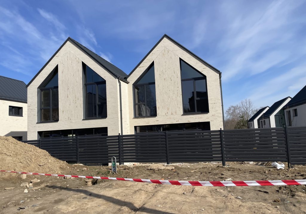 Pavilnio svajos 2 etapas (Žemoji g. 108, 110) - Sublokuoti namai - statybų nuotraukos