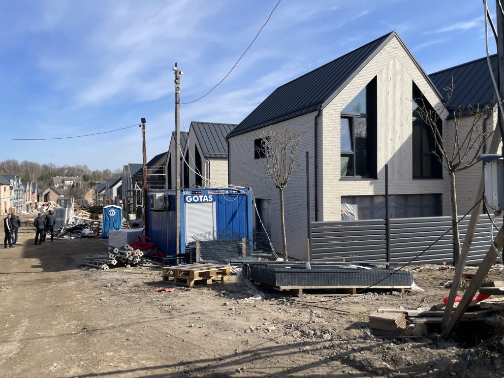 Pavilnio svajos 2 etapas (Žemoji g. 108, 110) - Sublokuoti namai - statybų nuotraukos