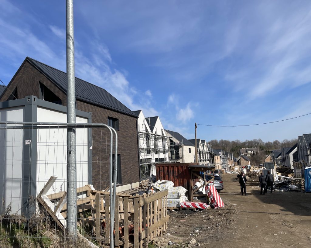 Pavilnio svajos 2 etapas (Žemoji g. 108, 110) - Sublokuoti namai - statybų nuotraukos