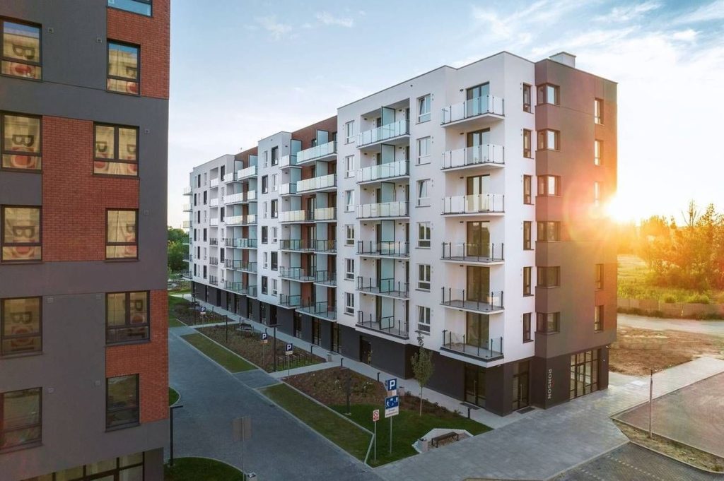 Ursus Centralny etap V (ul. Giserska 21, ul. Edwarda Habicha 5A, 5B) - Korterelamu - visuaalne