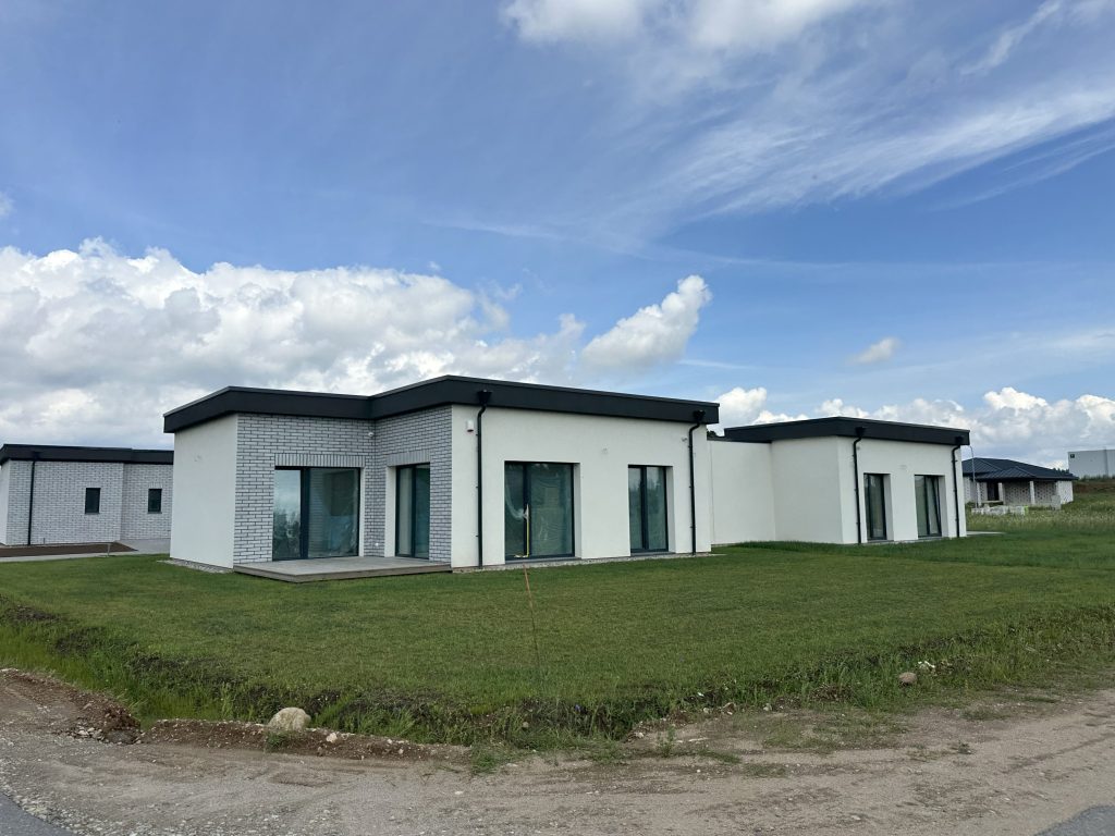 Bičiulių parkas (Ryto g. 1, 3, 5, 7, 9, 11, 13, 15, 17, 19 -  89, Ryto g. 2, 4, 6 - 28, Saulėtekio g. 1, 3, 5 - 13, Pabalių g. 14, 16, 18, 20 - 44.) - Eramajade rajoon - ehituse fotod