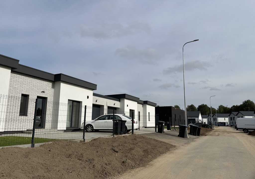 Miško apsupty (Ariogalos g. 1, 2, 3, 4, 5, 6, 7, 8, 9, 10, 11, 12, 13, 14, 15, 16, 17, 18, 19, 20, 22, 24, Žiežmarių g. 45, 47, 49, 51) - Private house community - construction photos