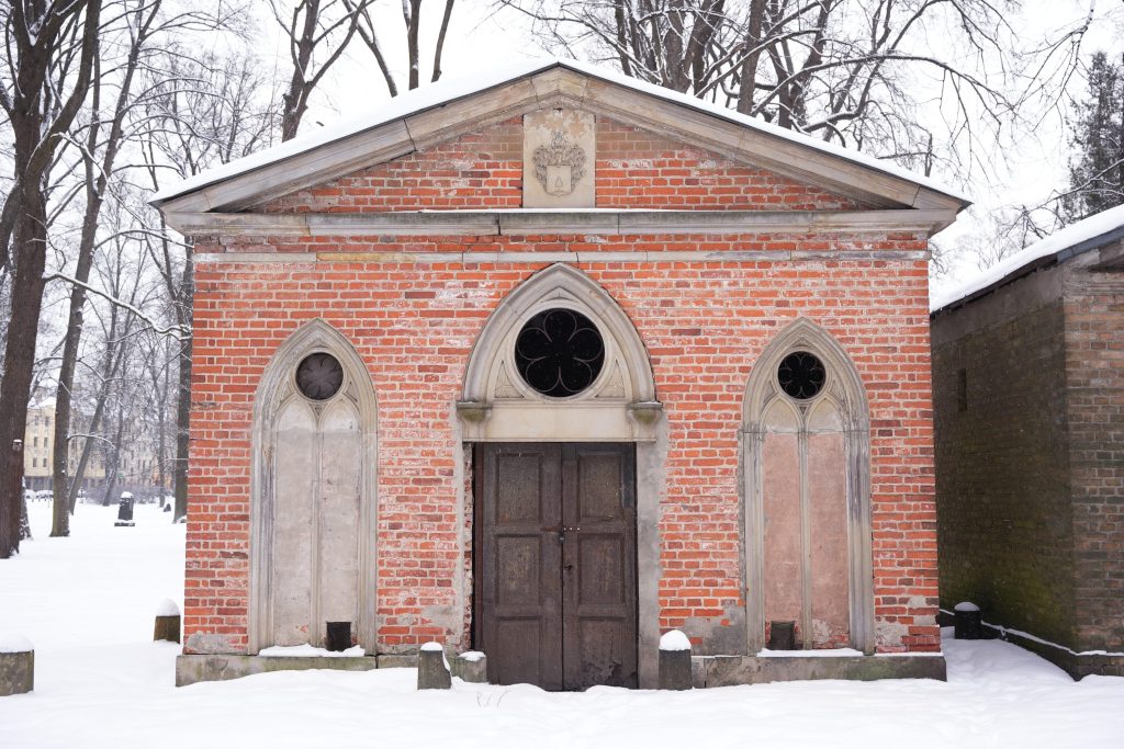 Lielo kapu vērtību saglabāšana un teritorijas infrastruktūras attīstība (Klusā iela 2) - Matuseteenused, Park - ehituse fotod