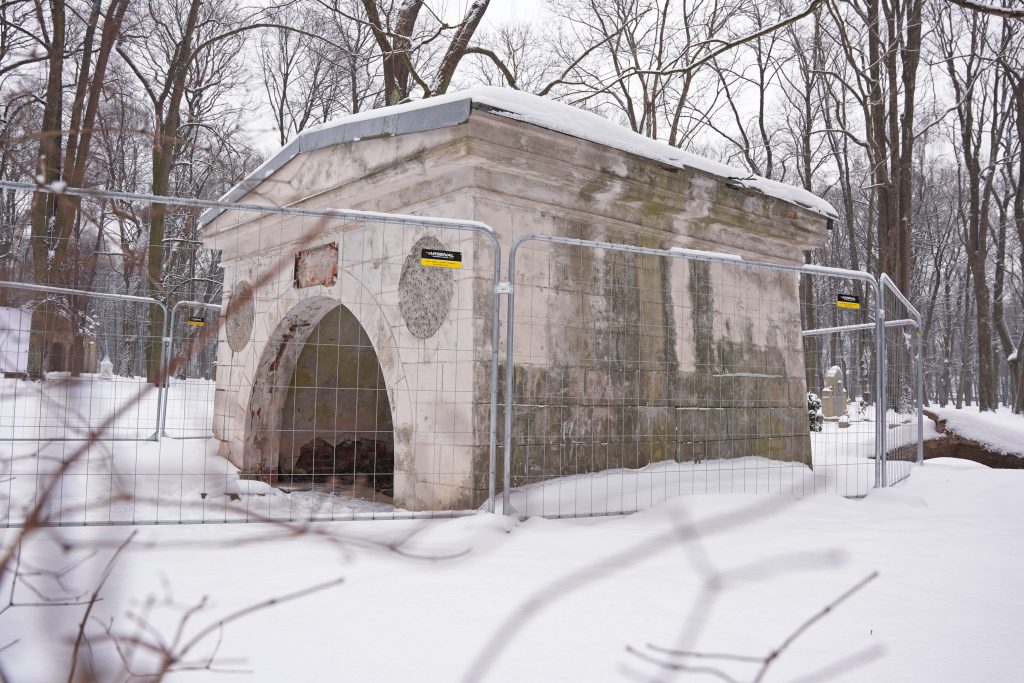 Lielo kapu vērtību saglabāšana un teritorijas infrastruktūras attīstība (Klusā iela 2) - Matuseteenused, Park - ehituse fotod