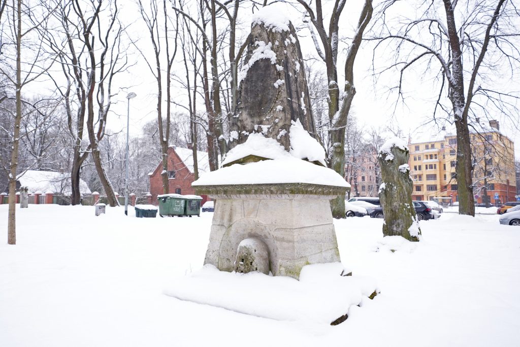 Lielo kapu vērtību saglabāšana un teritorijas infrastruktūras attīstība (Klusā iela 2) - Matuseteenused, Park - ehituse fotod