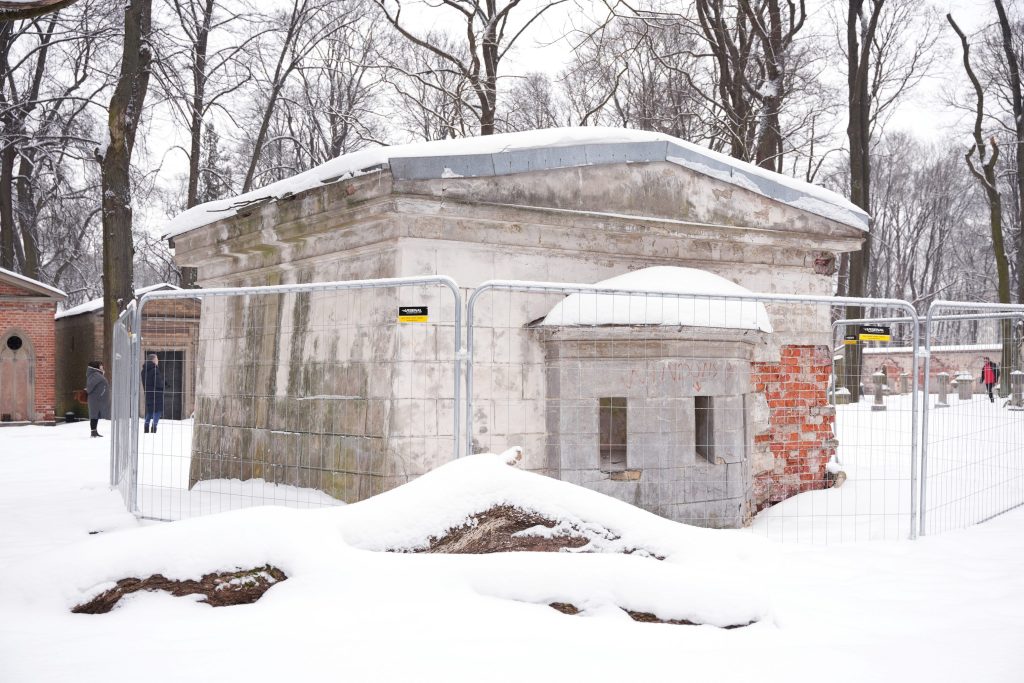 Lielo kapu vērtību saglabāšana un teritorijas infrastruktūras attīstība (Klusā iela 2) - Matuseteenused, Park - ehituse fotod