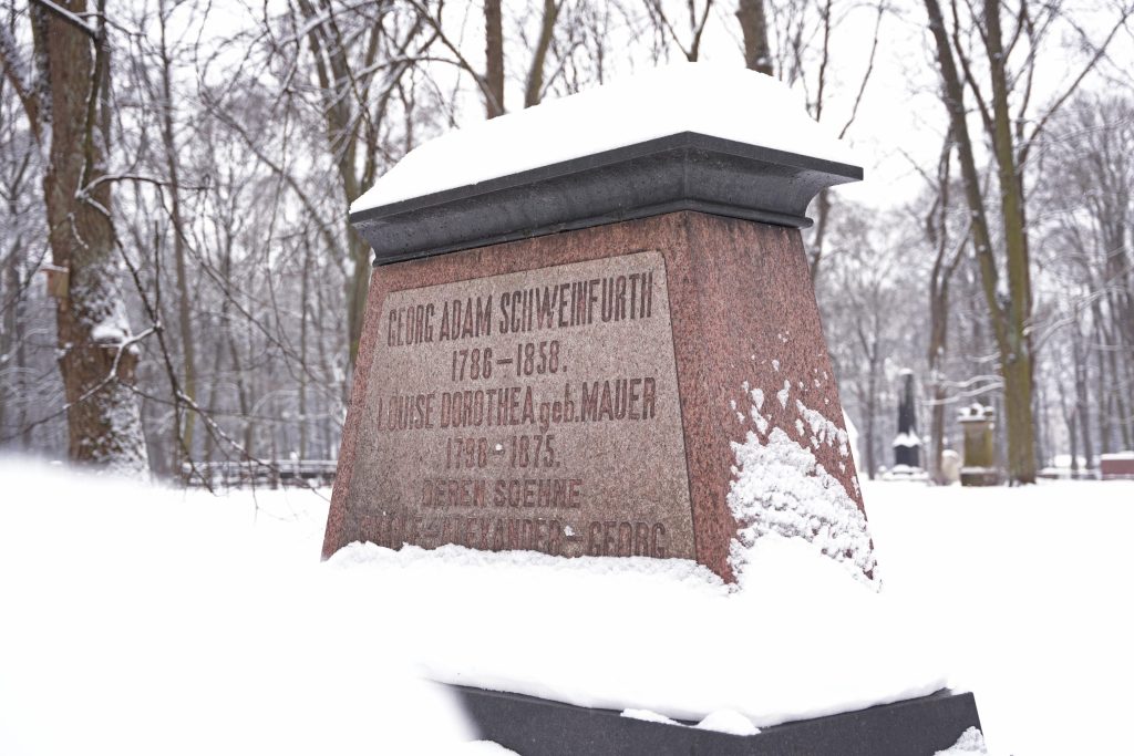 Lielo kapu vērtību saglabāšana un teritorijas infrastruktūras attīstība (Klusā iela 2) - Matuseteenused, Park - ehituse fotod