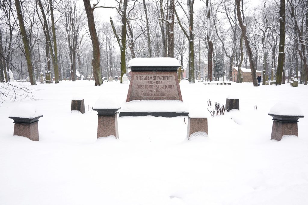 Lielo kapu vērtību saglabāšana un teritorijas infrastruktūras attīstība (Klusā iela 2) - Matuseteenused, Park - ehituse fotod