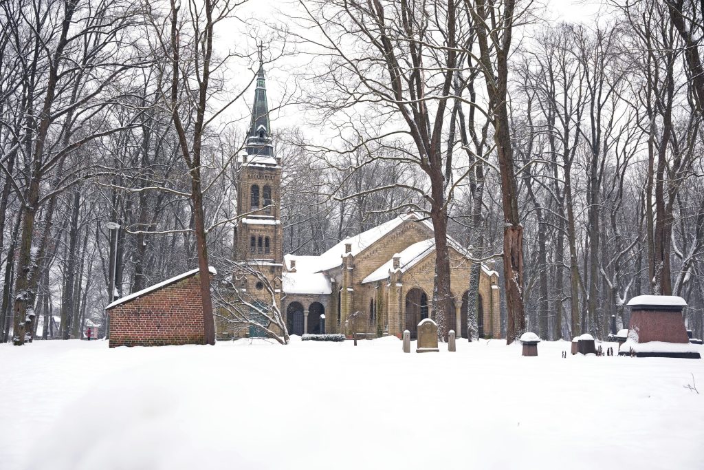 Lielo kapu vērtību saglabāšana un teritorijas infrastruktūras attīstība (Klusā iela 2) - Matuseteenused, Park - ehituse fotod