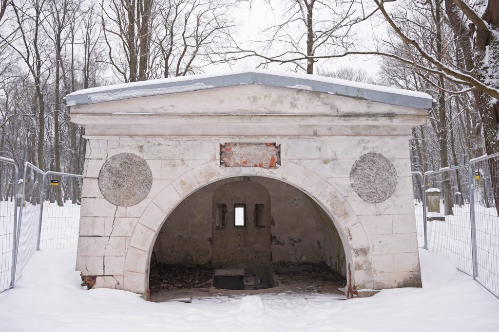 Lielo kapu vērtību saglabāšana un teritorijas infrastruktūras attīstība (Klusā iela 2) - Matuseteenused, Park - ehituse fotod