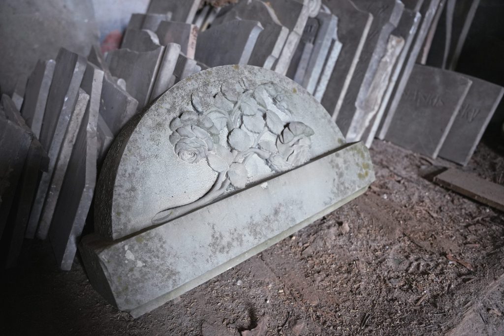 Lielo kapu vērtību saglabāšana un teritorijas infrastruktūras attīstība (Klusā iela 2) - Matuseteenused, Park - ehituse fotod