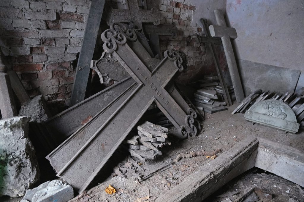 Lielo kapu vērtību saglabāšana un teritorijas infrastruktūras attīstība (Klusā iela 2) - Matuseteenused, Park - ehituse fotod