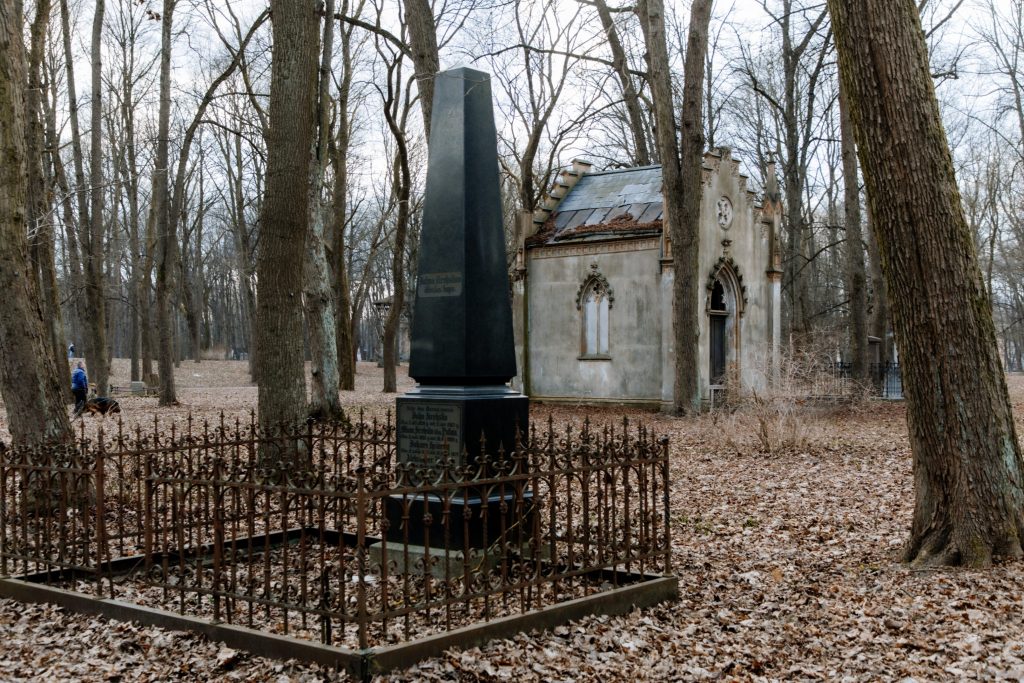 Lielo kapu vērtību saglabāšana un teritorijas infrastruktūras attīstība (Klusā iela 2) - Matuseteenused, Park - ehituse fotod