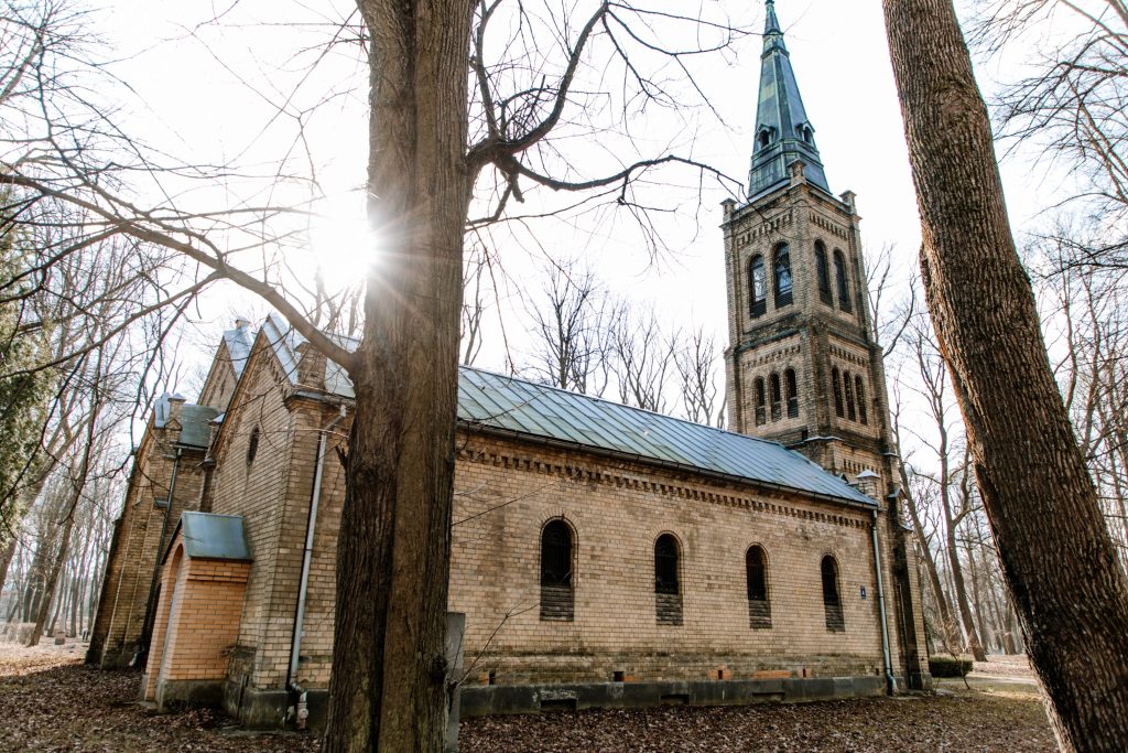 Lielo kapu vērtību saglabāšana un teritorijas infrastruktūras attīstība (Klusā iela 2) - Matuseteenused, Park - ehituse fotod