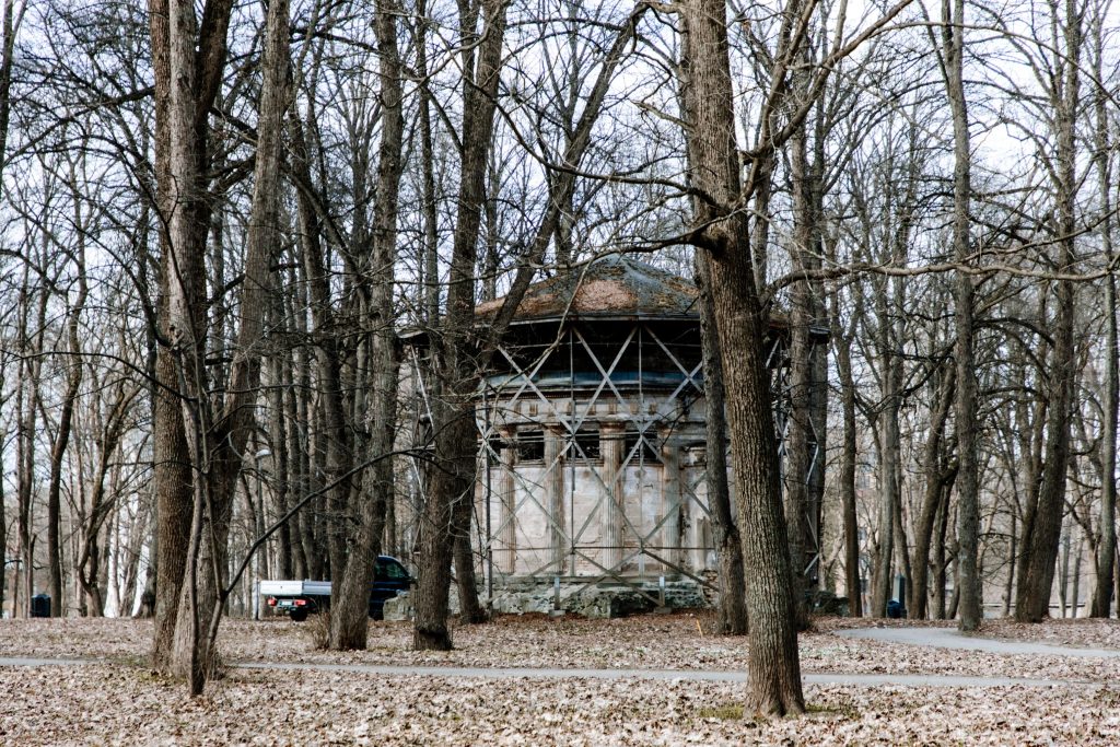 Lielo kapu vērtību saglabāšana un teritorijas infrastruktūras attīstība (Klusā iela 2) - Matuseteenused, Park - ehituse fotod