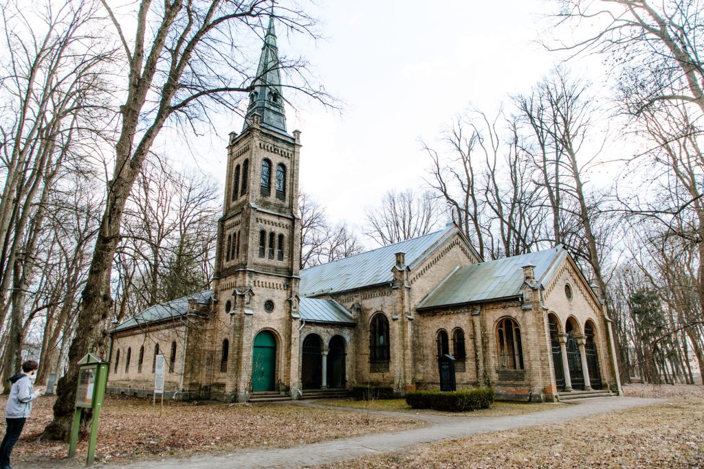 Lielo kapu vērtību saglabāšana un teritorijas infrastruktūras attīstība (Klusā iela 2) - Matuseteenused, Park - ehituse fotod