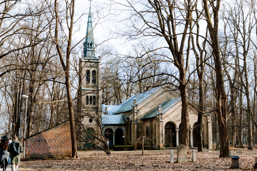Lielo kapu vērtību saglabāšana un teritorijas infrastruktūras attīstība (Klusā iela 2) - Matuseteenused, Park - ehituse fotod