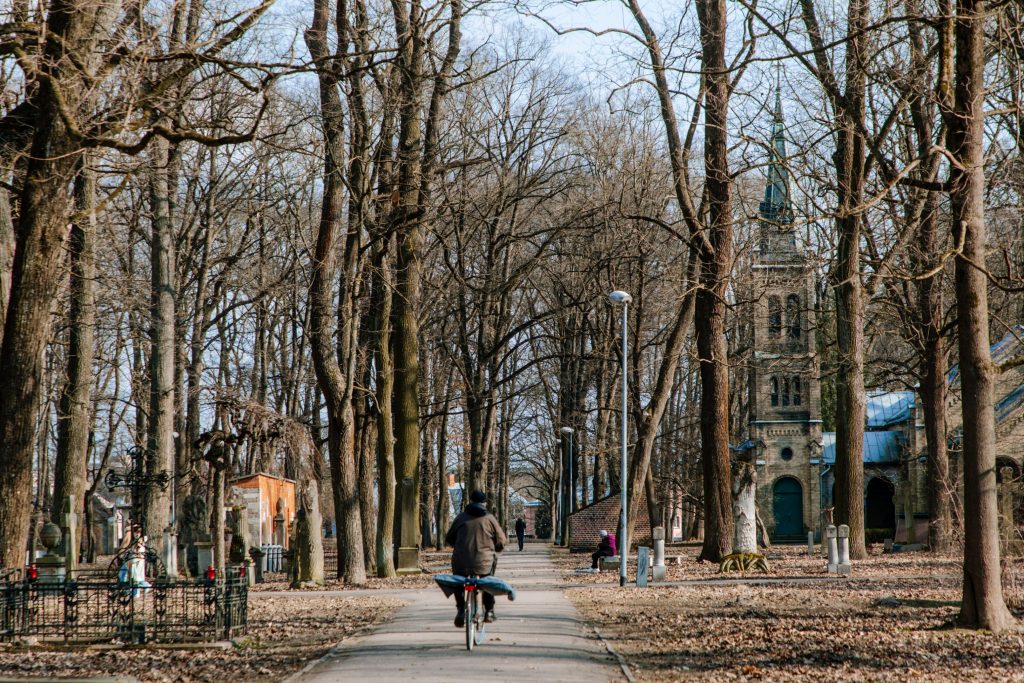 Lielo kapu vērtību saglabāšana un teritorijas infrastruktūras attīstība (Klusā iela 2) - Matuseteenused, Park - ehituse fotod