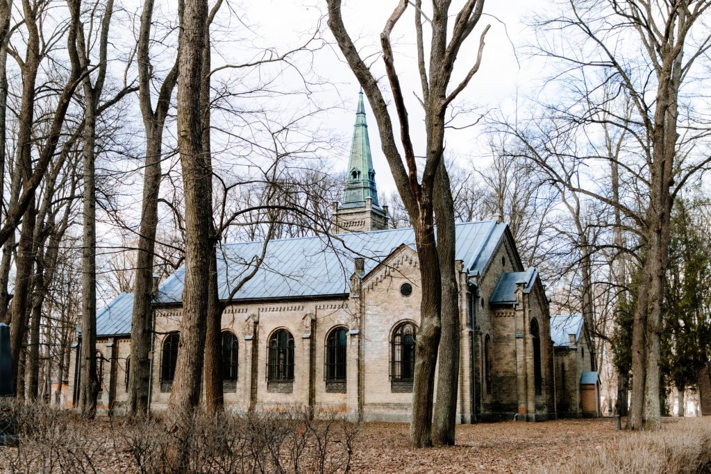 Lielo kapu vērtību saglabāšana un teritorijas infrastruktūras attīstība (Klusā iela 2) - Matuseteenused, Park - ehituse fotod