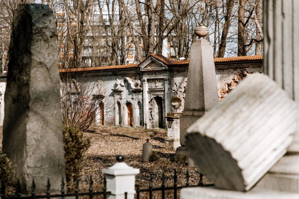 Lielo kapu vērtību saglabāšana un teritorijas infrastruktūras attīstība (Klusā iela 2) - Matuseteenused, Park - ehituse fotod