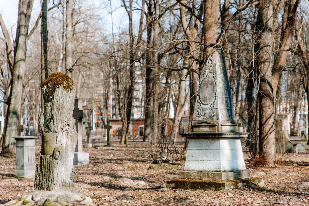 Lielo kapu vērtību saglabāšana un teritorijas infrastruktūras attīstība (Klusā iela 2) - Matuseteenused, Park - ehituse fotod