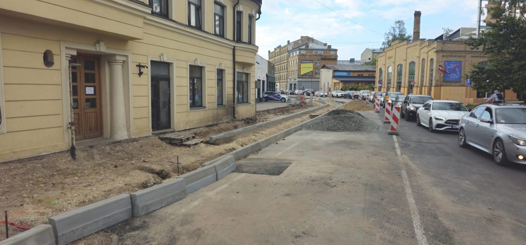 Lāčplēša ielas posma no Ernesta Birznieka-Upīša ielas līdz Satekles ielai pārbūve (Lāčplēša ielā 76) - Ceļš - būvdarbu attēli