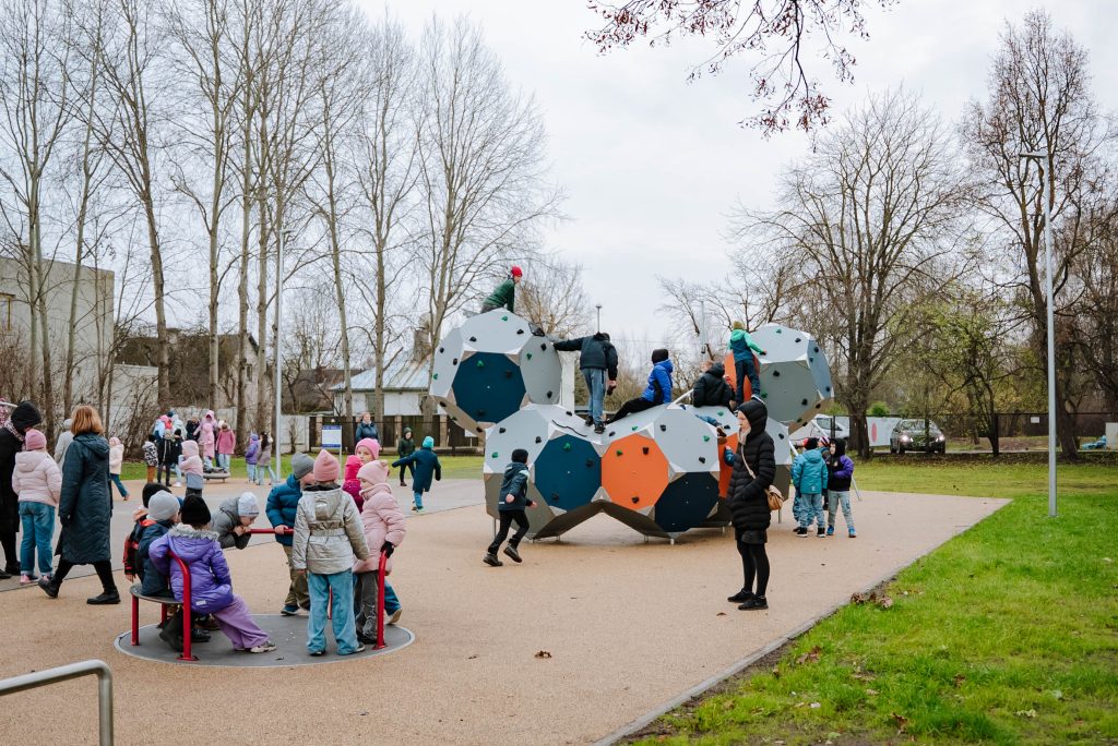 Sesku iela 72B Sporta laukumu un teritorijas labiekārtojums (Sesku iela 72B) - Citi sporta veidi, Sporta laukums vai korti - būvdarbu attēli