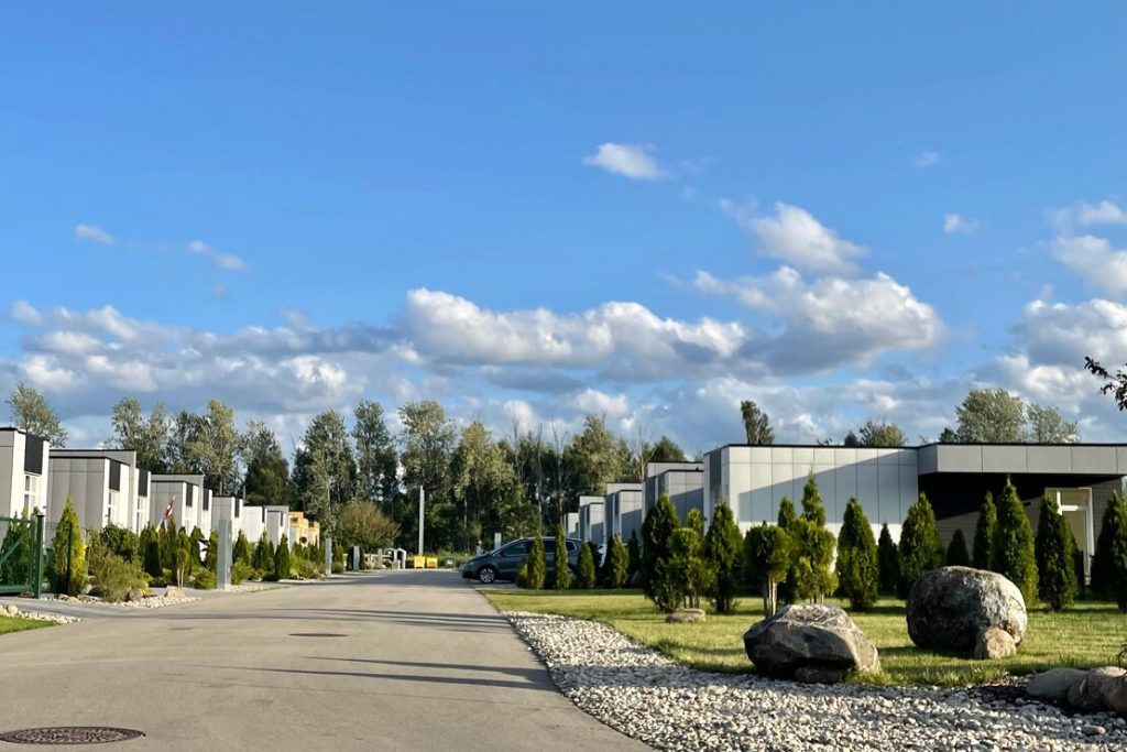 Sebrumajas - Lazdu iela 47 (Lazdu iela 47) - Sublokuoti namai - statybų nuotraukos